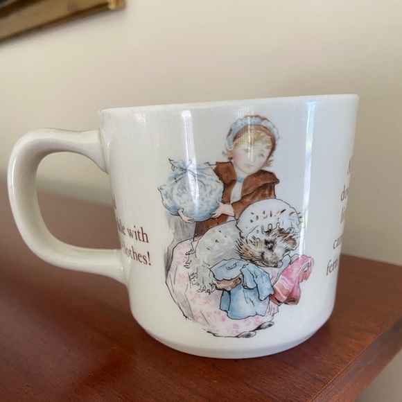 Wedgwood Beatrix Potter Mrs Tiggly-Winkle hedgehog Cup Mug England - Picture 1 of 7